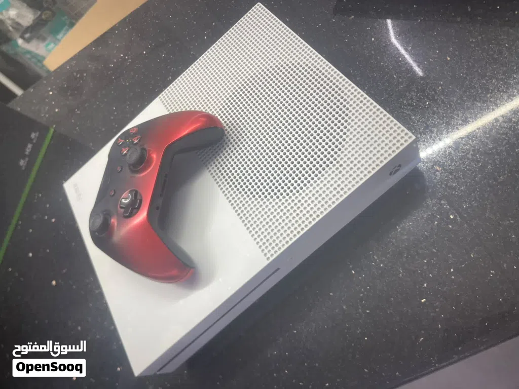 أجهزة العاب فيديو Xbox One S 1TB مستعمل بحاله الوكاله يعمل بكفاءة عالية استخدام شخصي