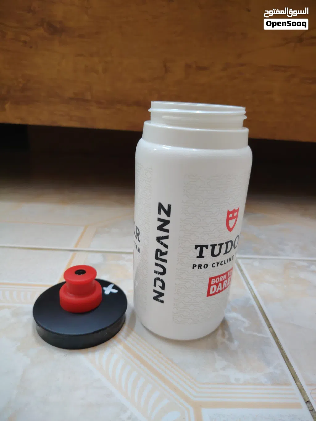 للبيع مطارة ماء (Bidon) أصلية 100% ونادرة لفريق الدراجات المحترف Tudor Pro Cycling T