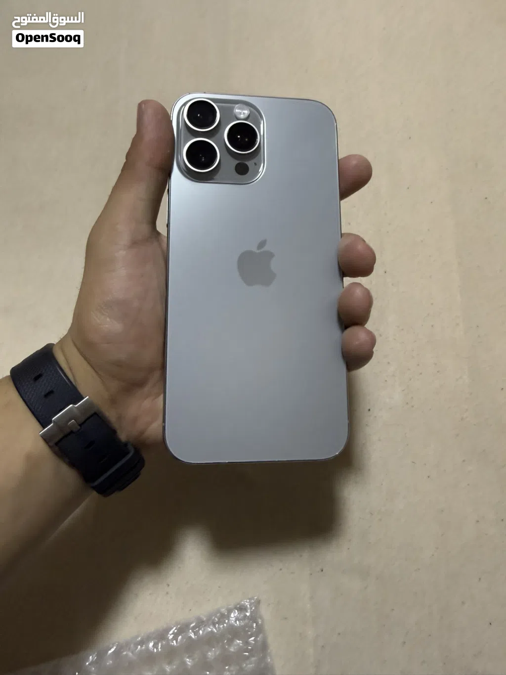 آيفون 16 برو ماكس 256 جيجابايت iPhone 16 pro max 256GB وارد أمريكي بحالة الوكالة بس شخطات شاشة