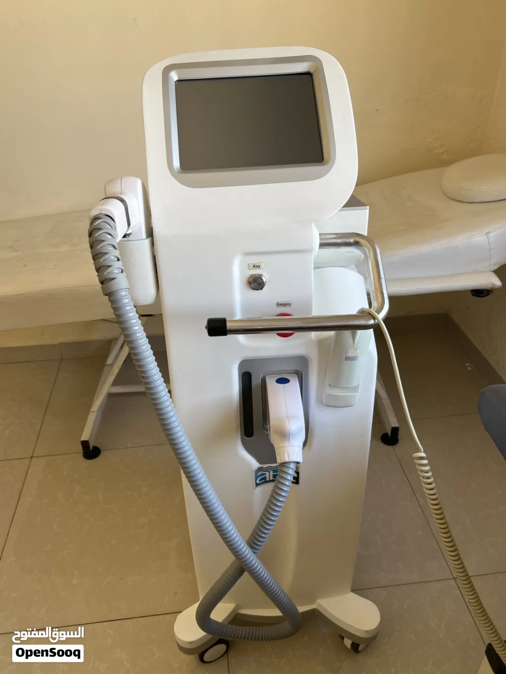 جهازين ليزر ازاله الشعر بحاله ممتازه شغالين قابل للتفاوض
