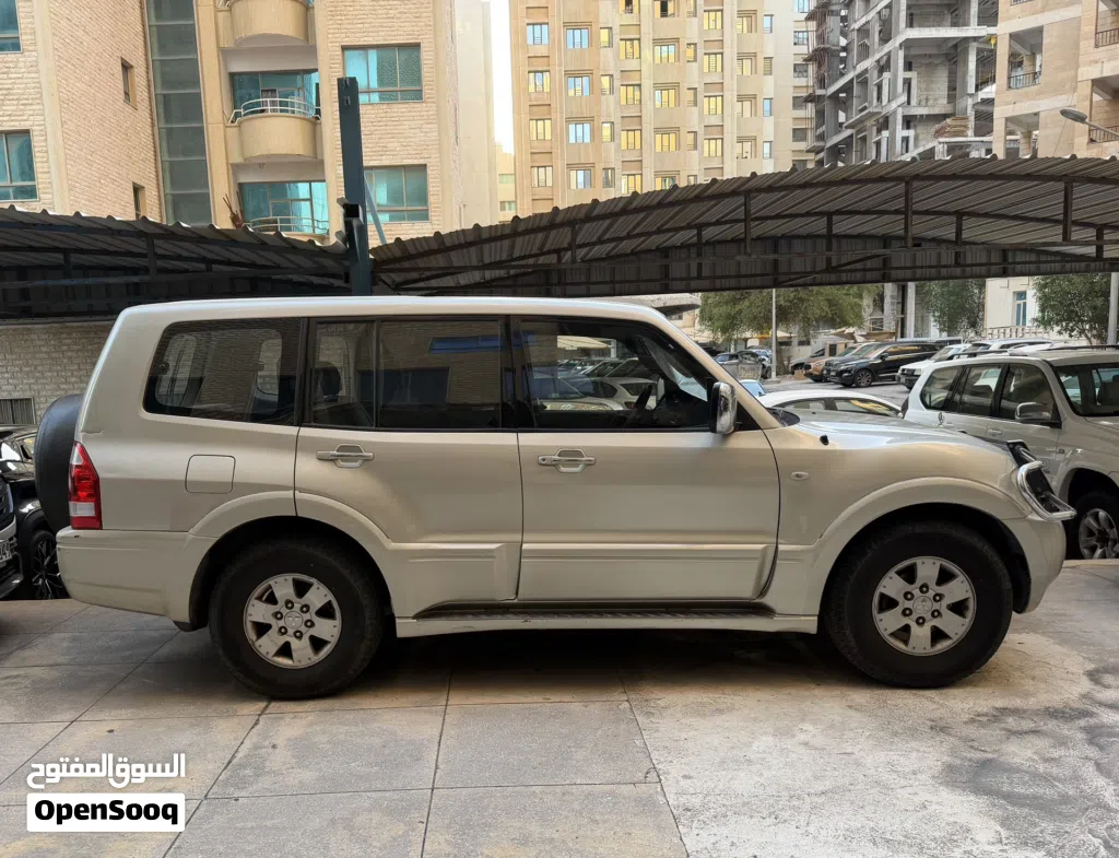 Mitsubishi Pajero Standard