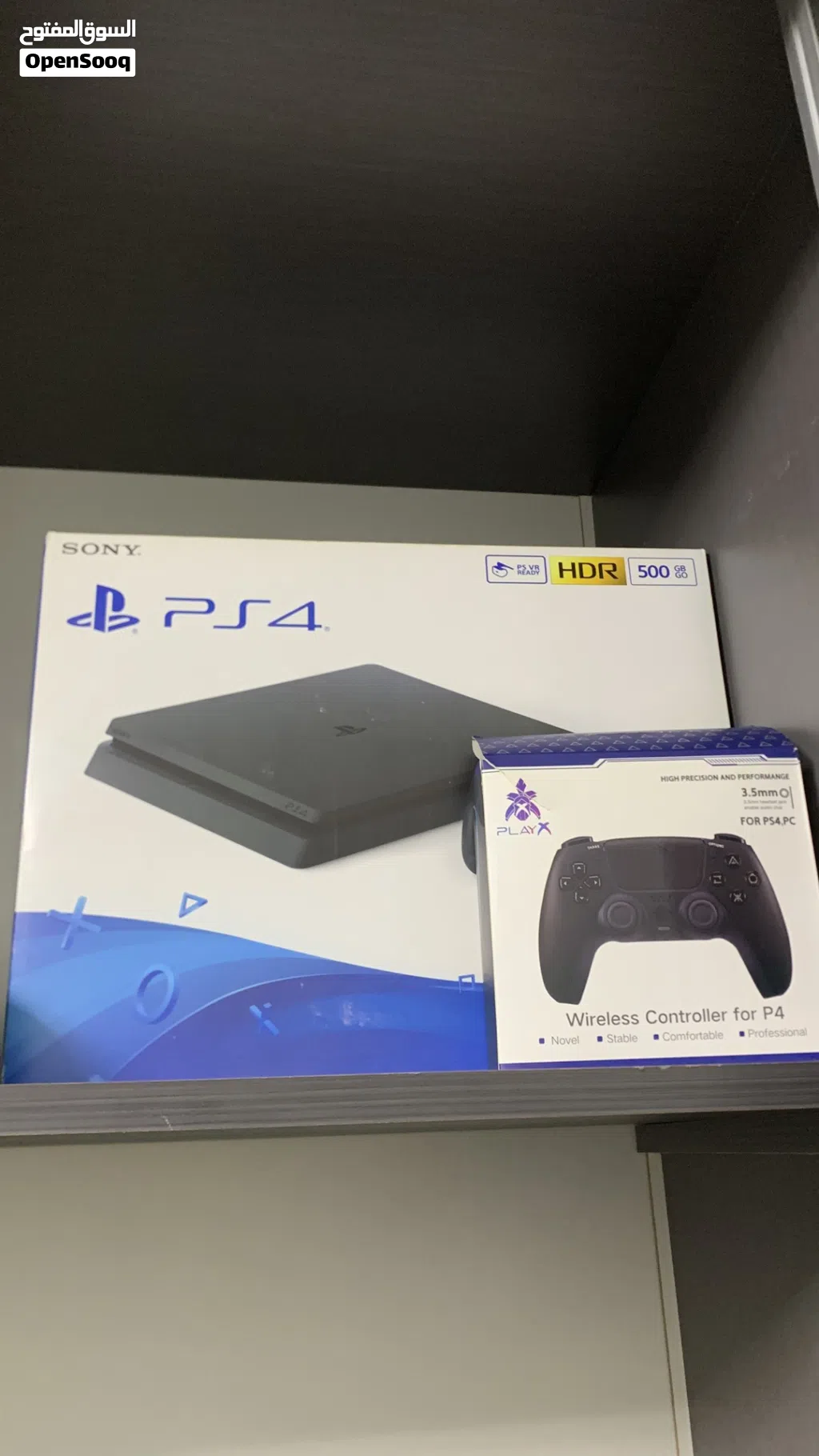 عندي ps4 سلم مع كامل اغراضه للبيع استعمال خفيف جدا للبيع ب 150