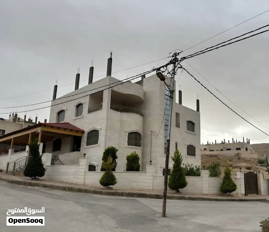 عمارة 3 طوابق 4 شقق للبيع ضاحية البستان