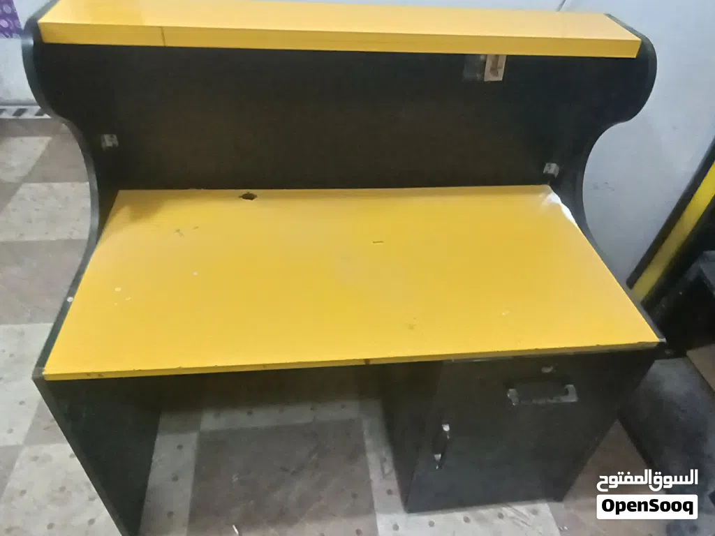 مكتب او ميز كاشير