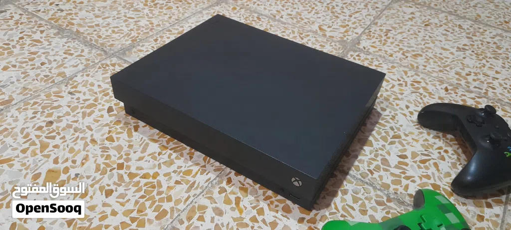 Xbox one x للبيع اقرأ الوصف