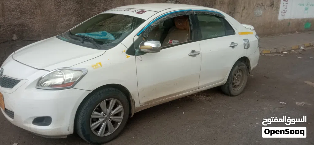 Toyota Yaris E