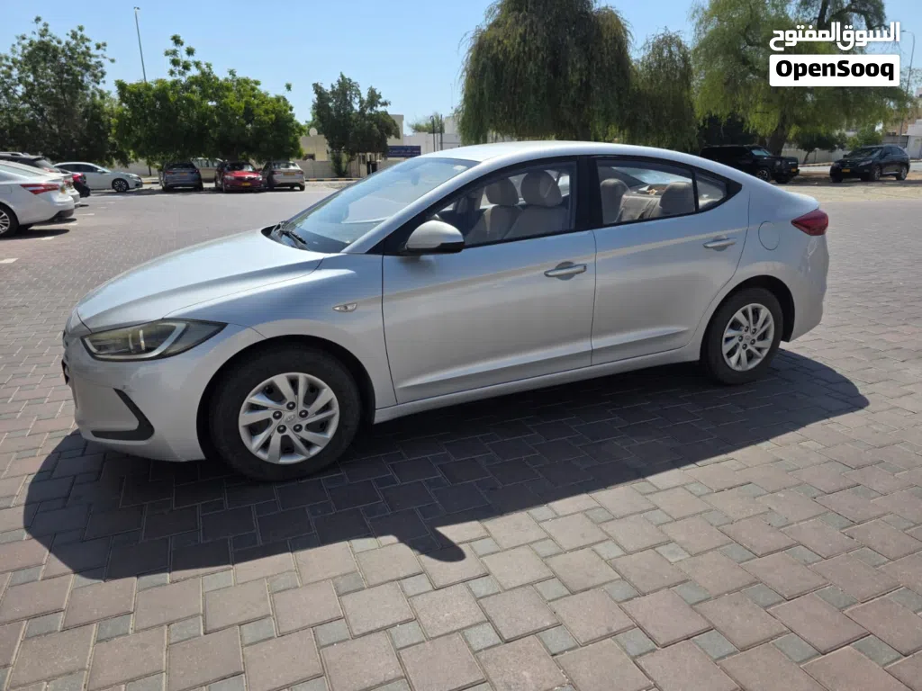 Hyundai Elantra Standard