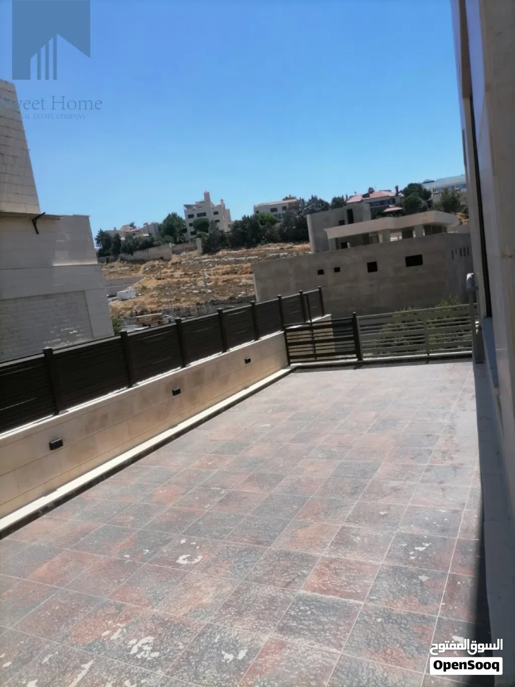 شقة أرضية فاخرة للبيع في دابوق خلف المواصفات والمقاييس 290م مع ترسات 300م تشطيب سوبر ديلوكس لم تس