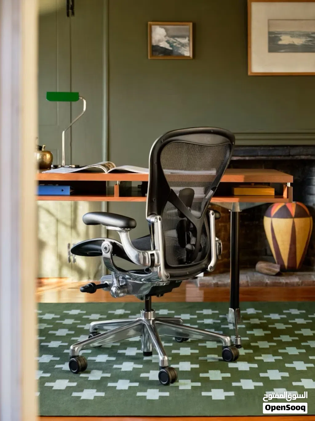 مطلوب كرسي هيرمان ميلر Herman Miller