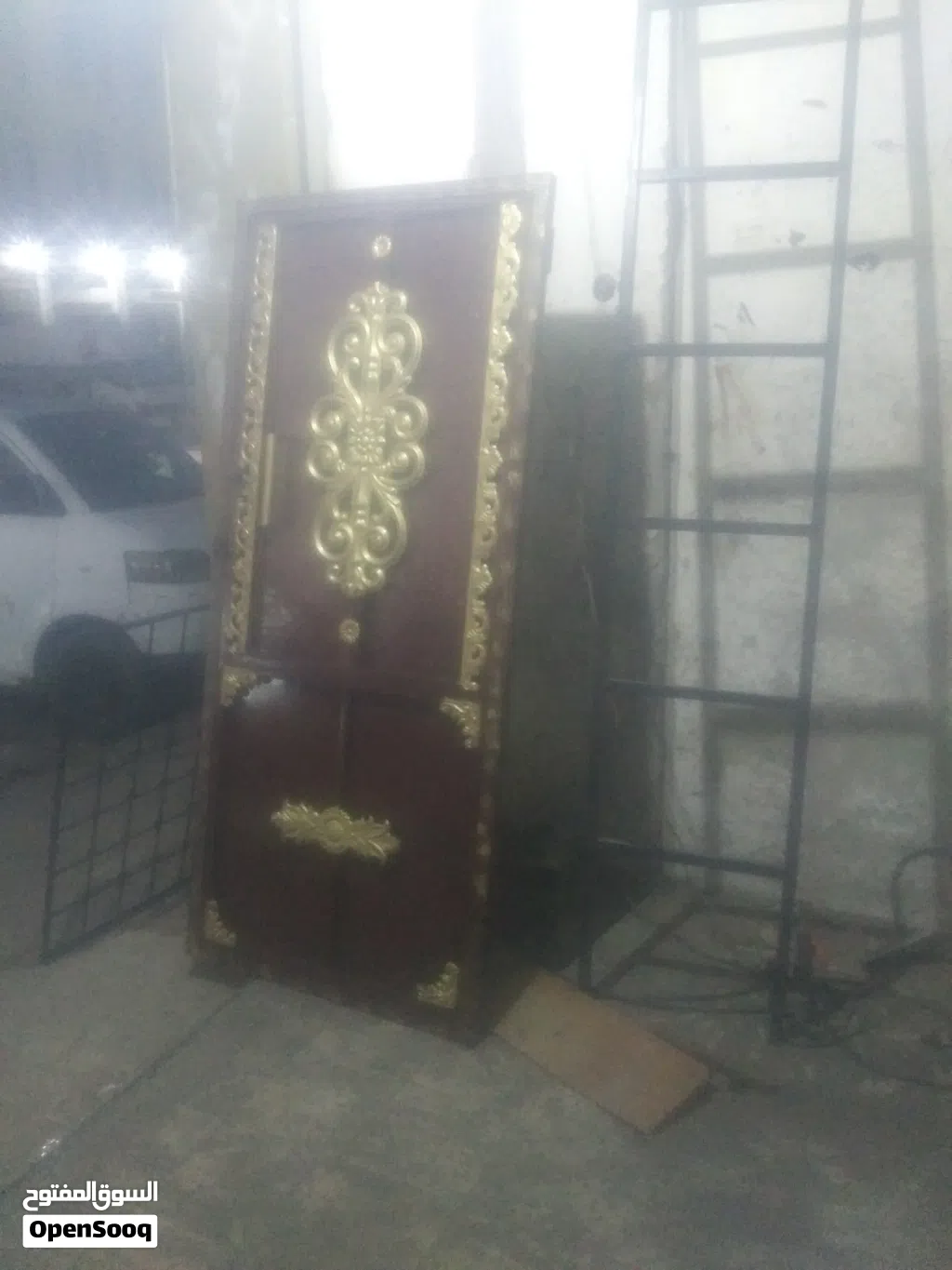 باب محبب اخر اصدار الطول 180والعرض80والفتحه يمين داخل السعر 50الف للتواصل