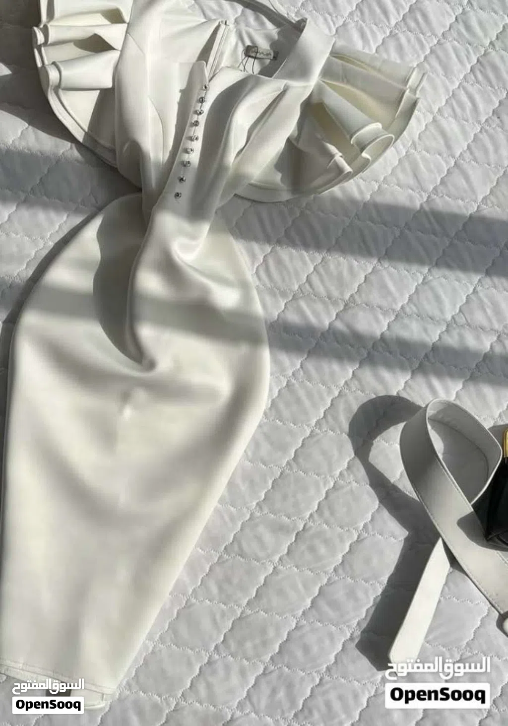 فستان خطوبه او سهره انيق لونه ابيض ملبوس كد ساعتين