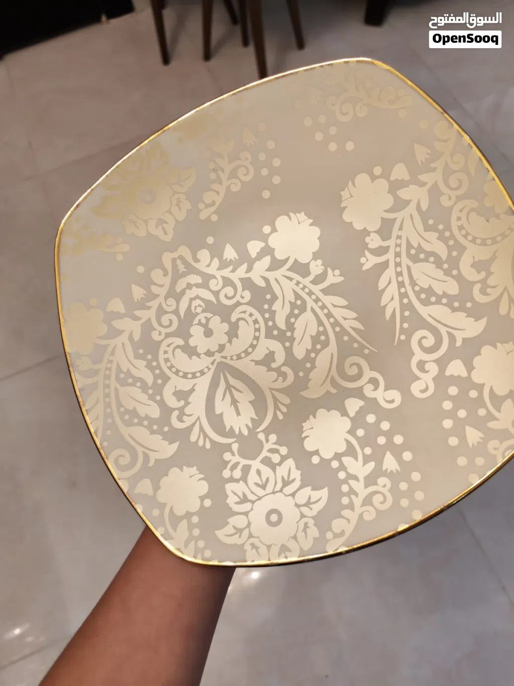 صحن بورسلان فرنسي فاخر وأصلي من ماركة ليموج(Limoges France)القطعة مزخرفة بنقوش مذهبة من الذهب عيار22