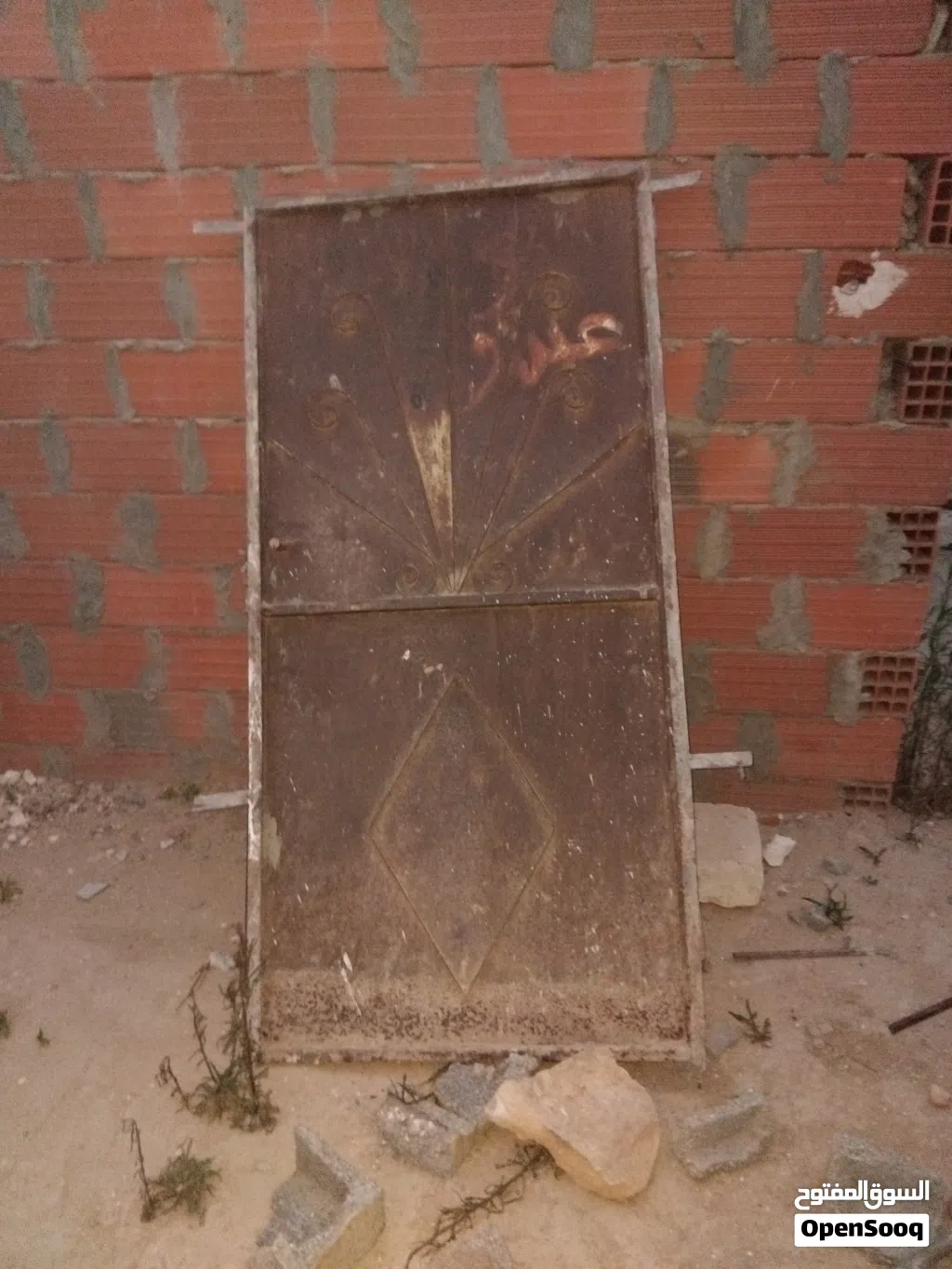 باب حديد مستعمل نظيف