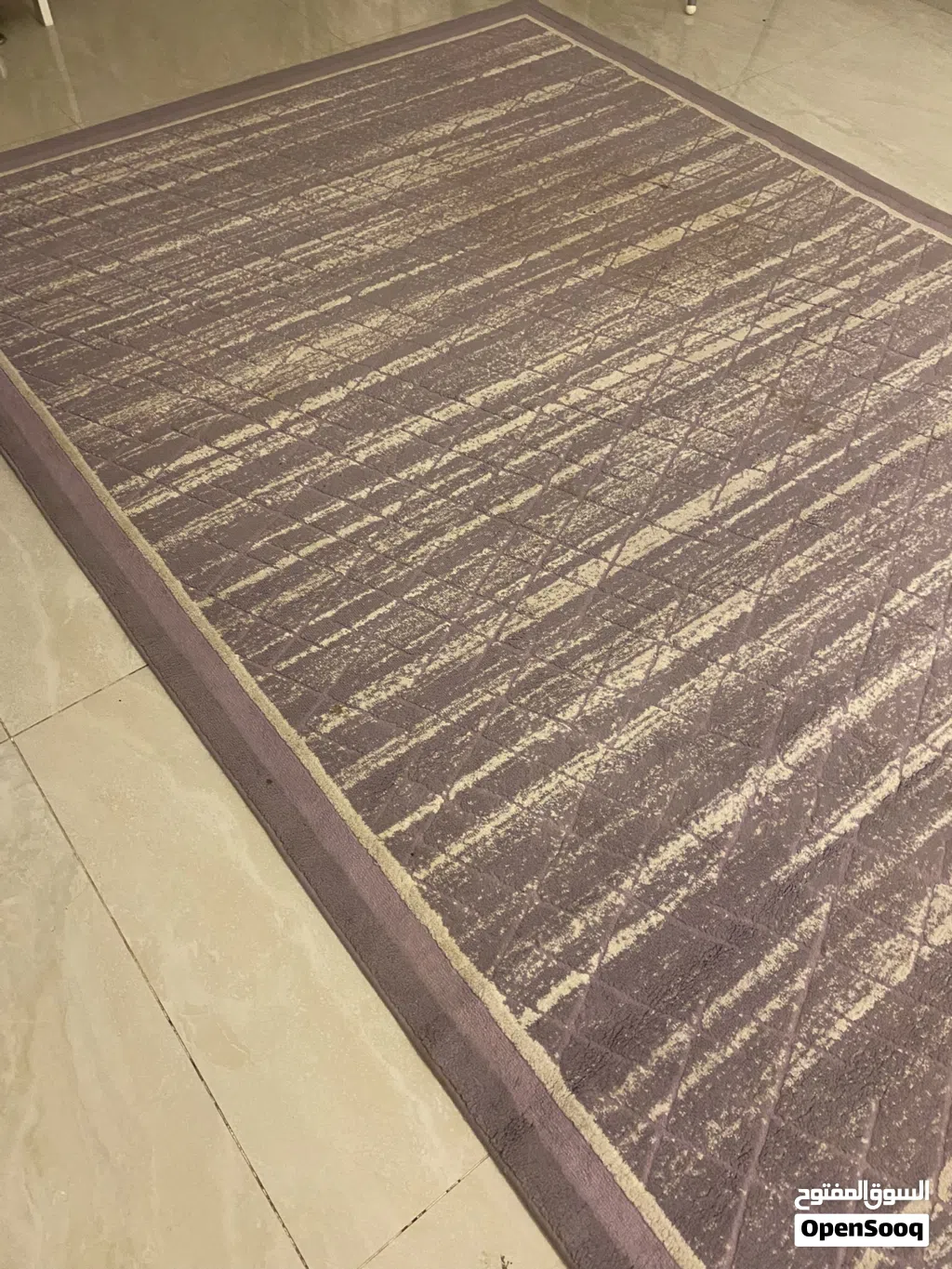 سجاد بحالة جيدة قياس 2x3 متر