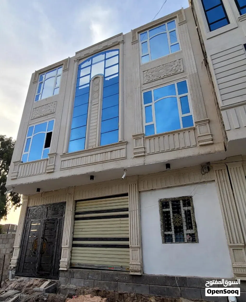 عمارة سكنية حجر دورين والثالث للسقف تشطيب سوبر لوكس وسعر خاص وموقع مميز