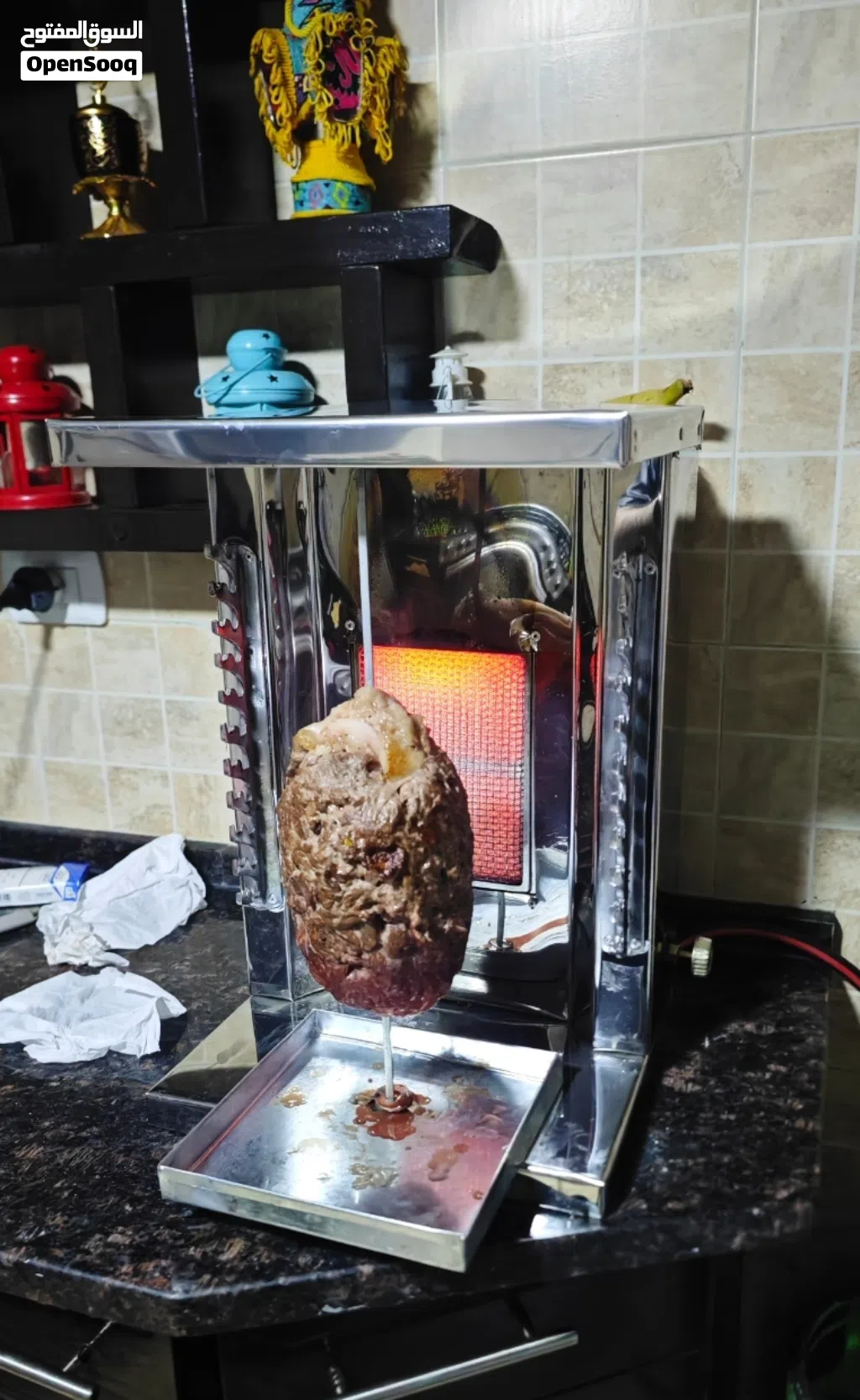 معدات مؤكدا ومطبخ