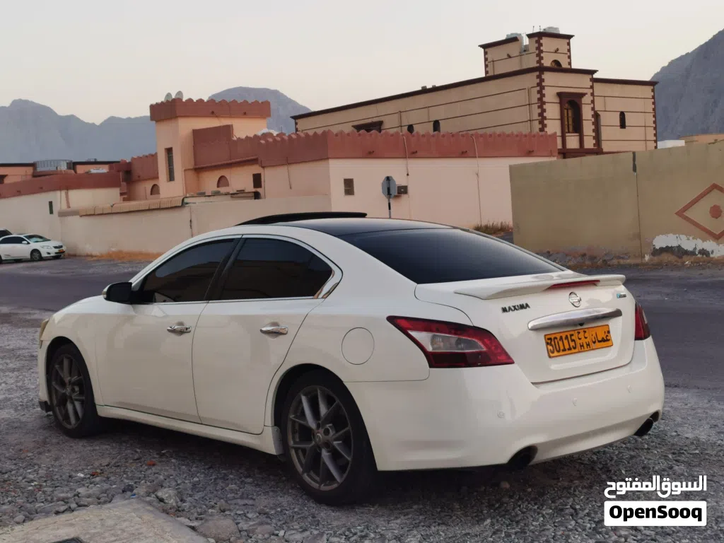 Nissan Maxima S