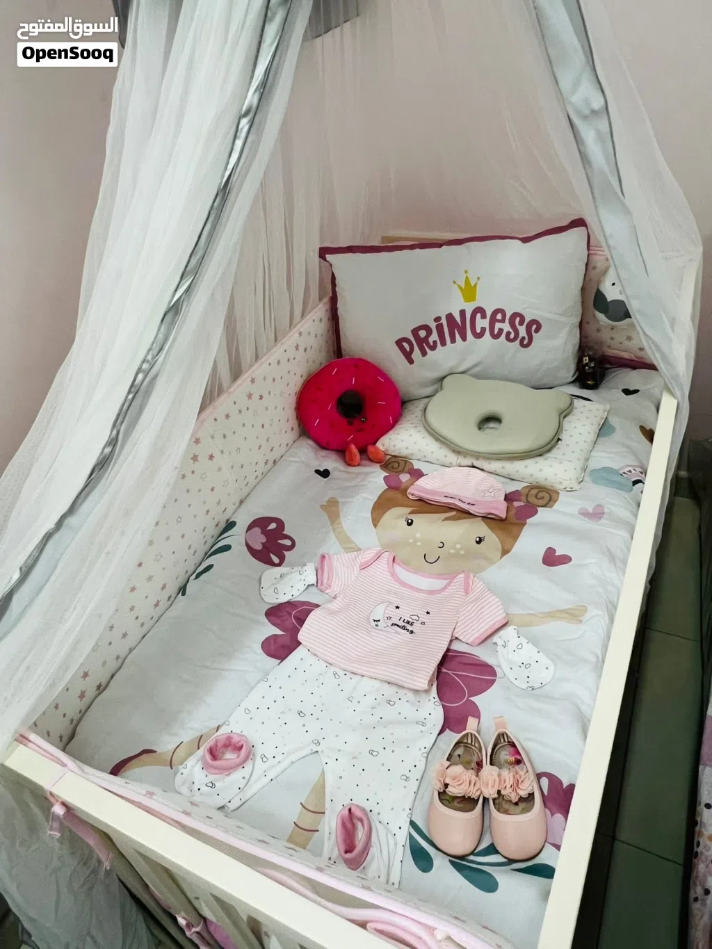 Baby crib set. Good as new!
