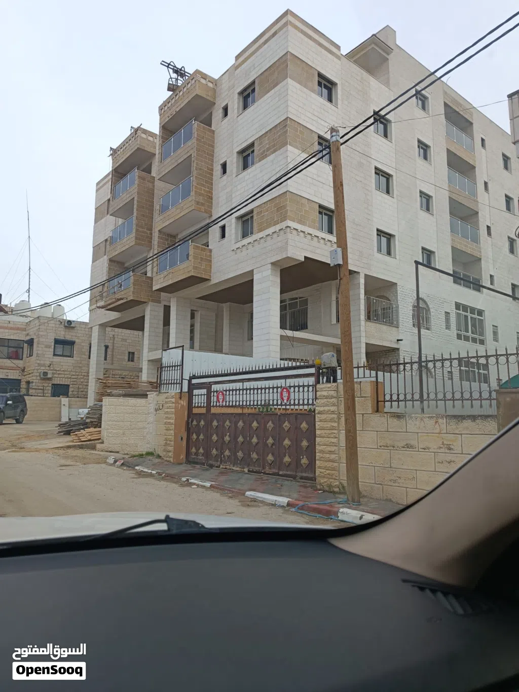 شقه للايجار خلف ديوان السلايمة .