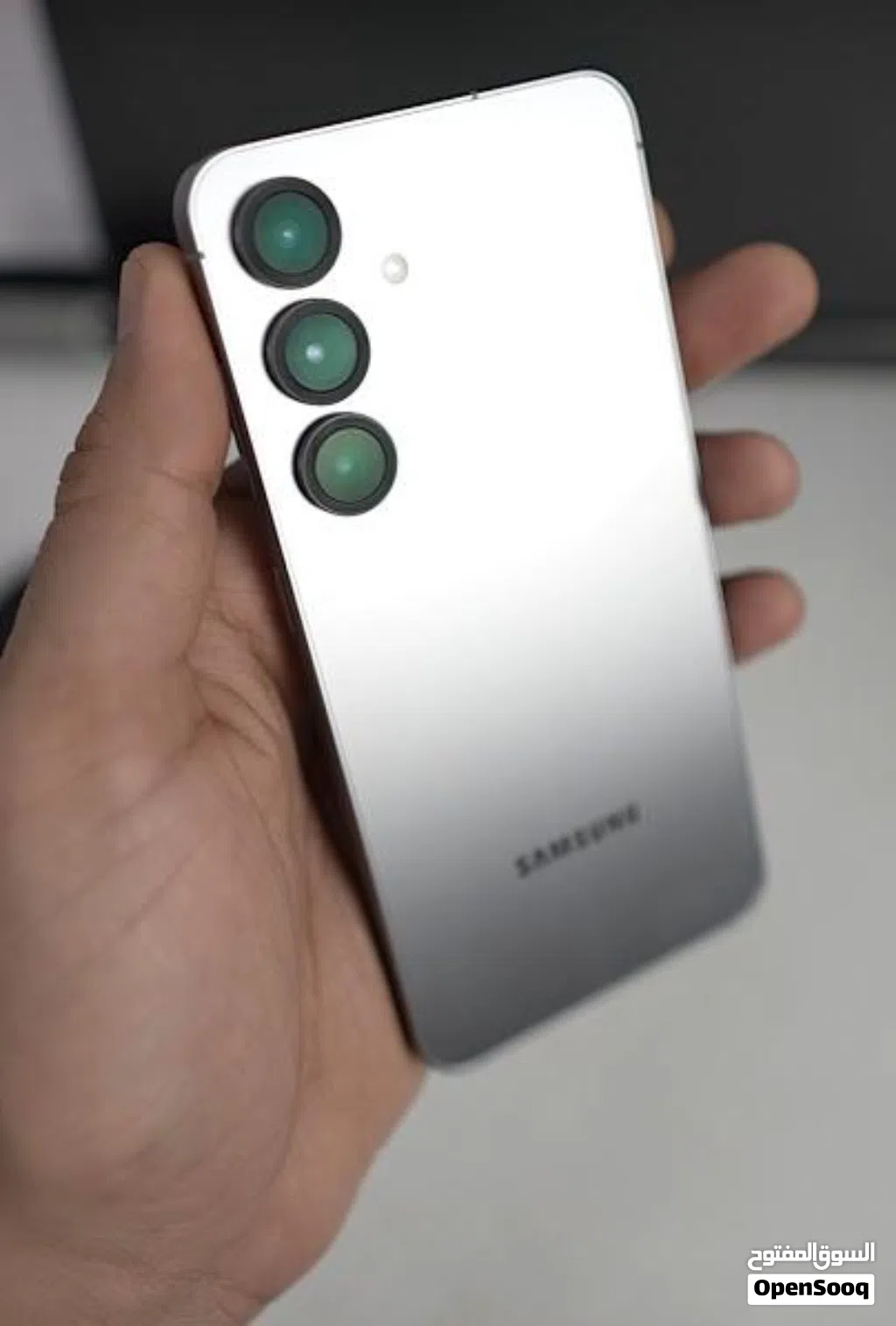 The Samsung Galaxy S25+ (2025) features the Snapdragon 8 Elite for Galaxy processor, a 6.7-inch QHD+