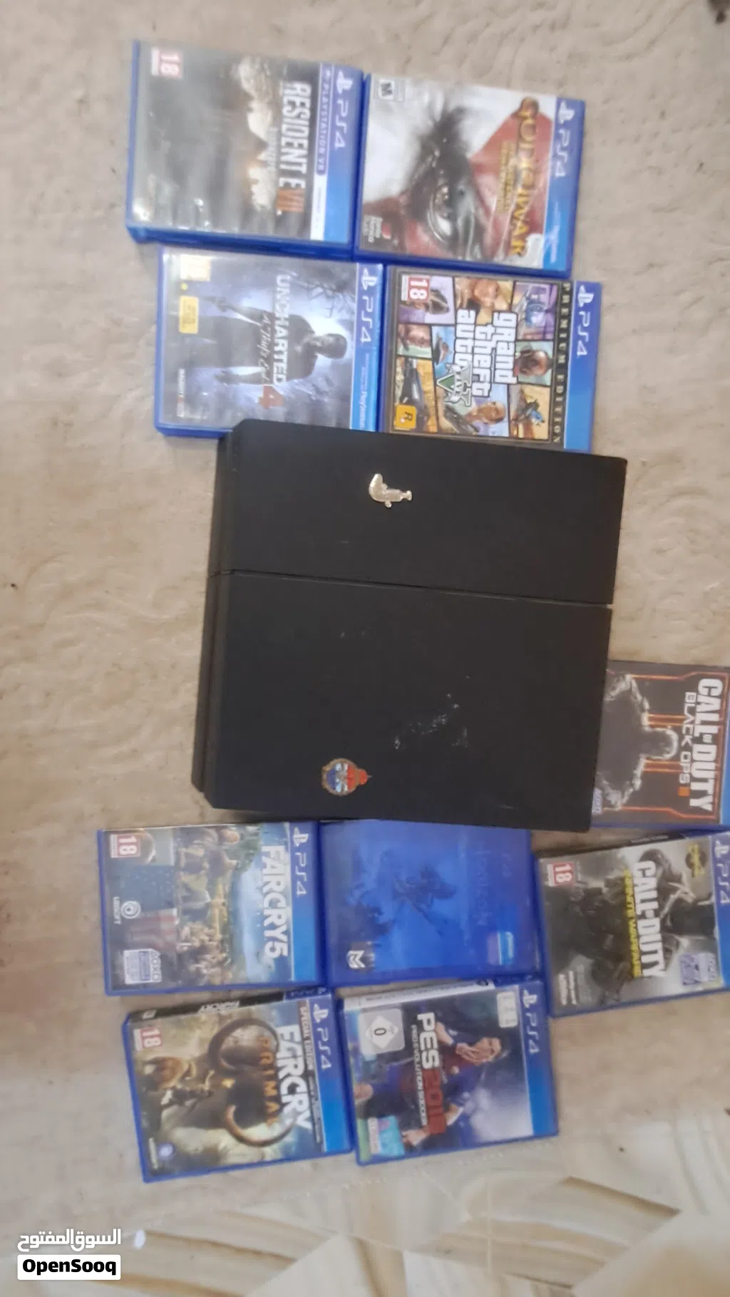 للبيع بلاي ستيشن 4برو ما فيها شيء يوجد فيها 12 سيدي وجهازين للبدل ببلاي ستيشن 5 تكون نظيفه