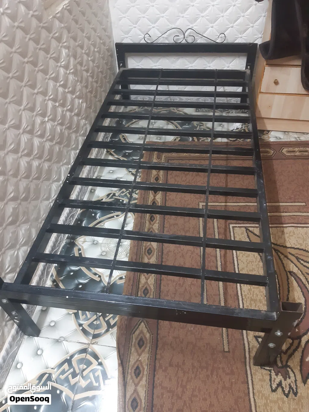 تخت مغرد حديد