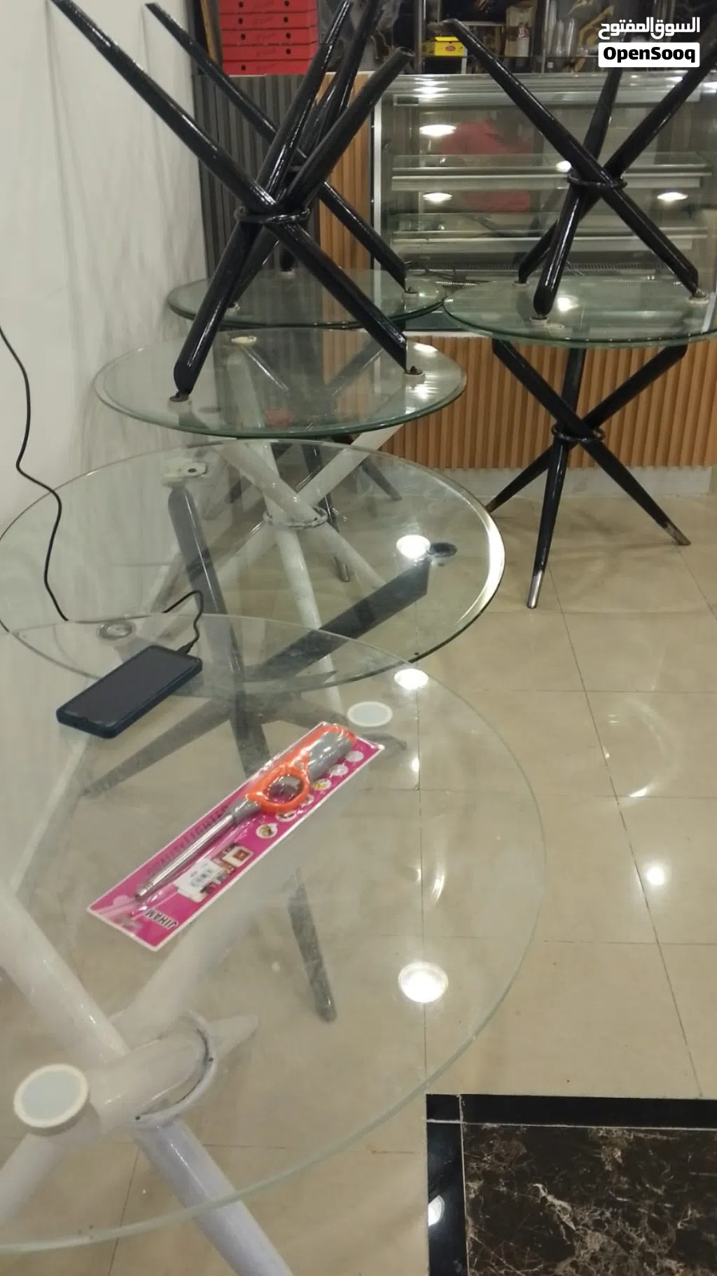 طاولات مال مقاهي للبیع بحالە جيدە