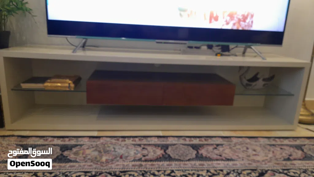 طاولت تلفزيون