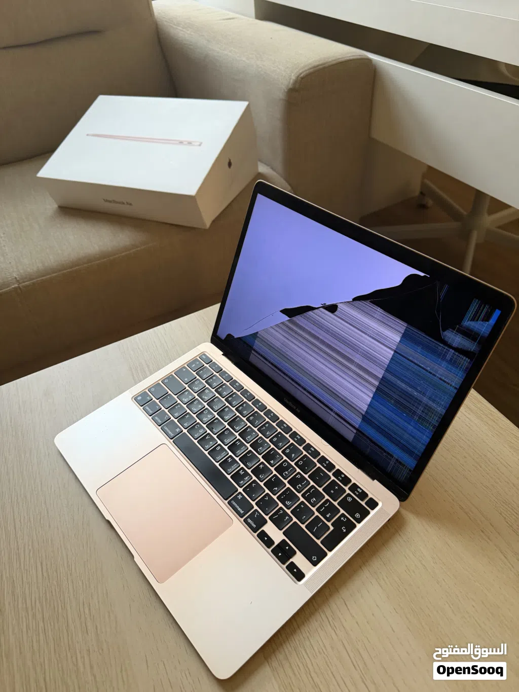 للبيع: MacBook Air M1 شاشه مكسورة