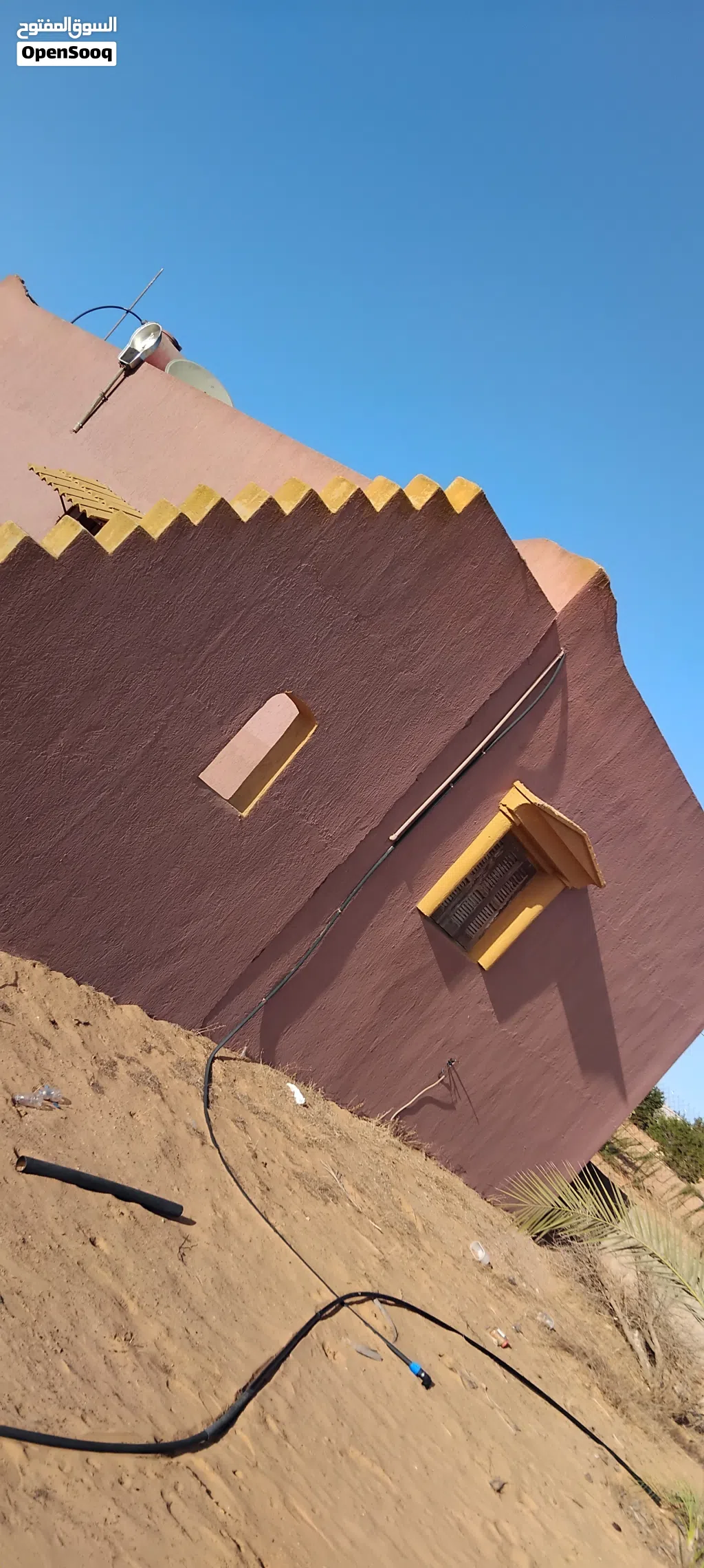 ارض في موقع ممتاز