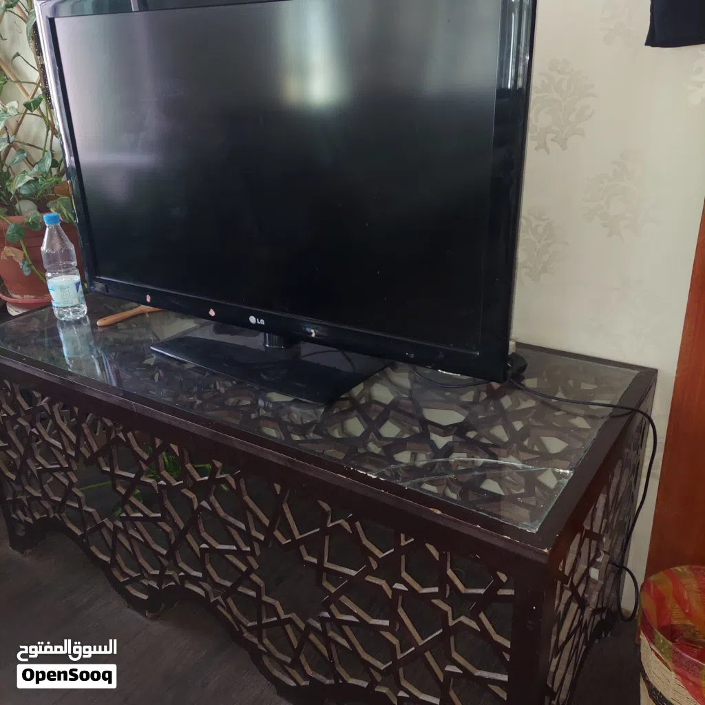 تلفزيون من نوع LG