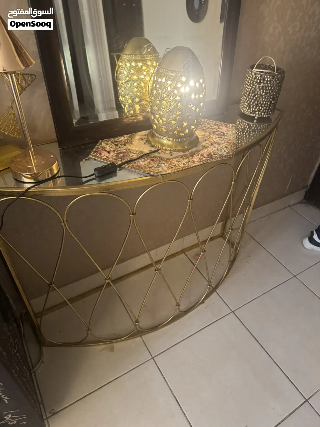 كونسول معدن ذهبي مع اضاءة