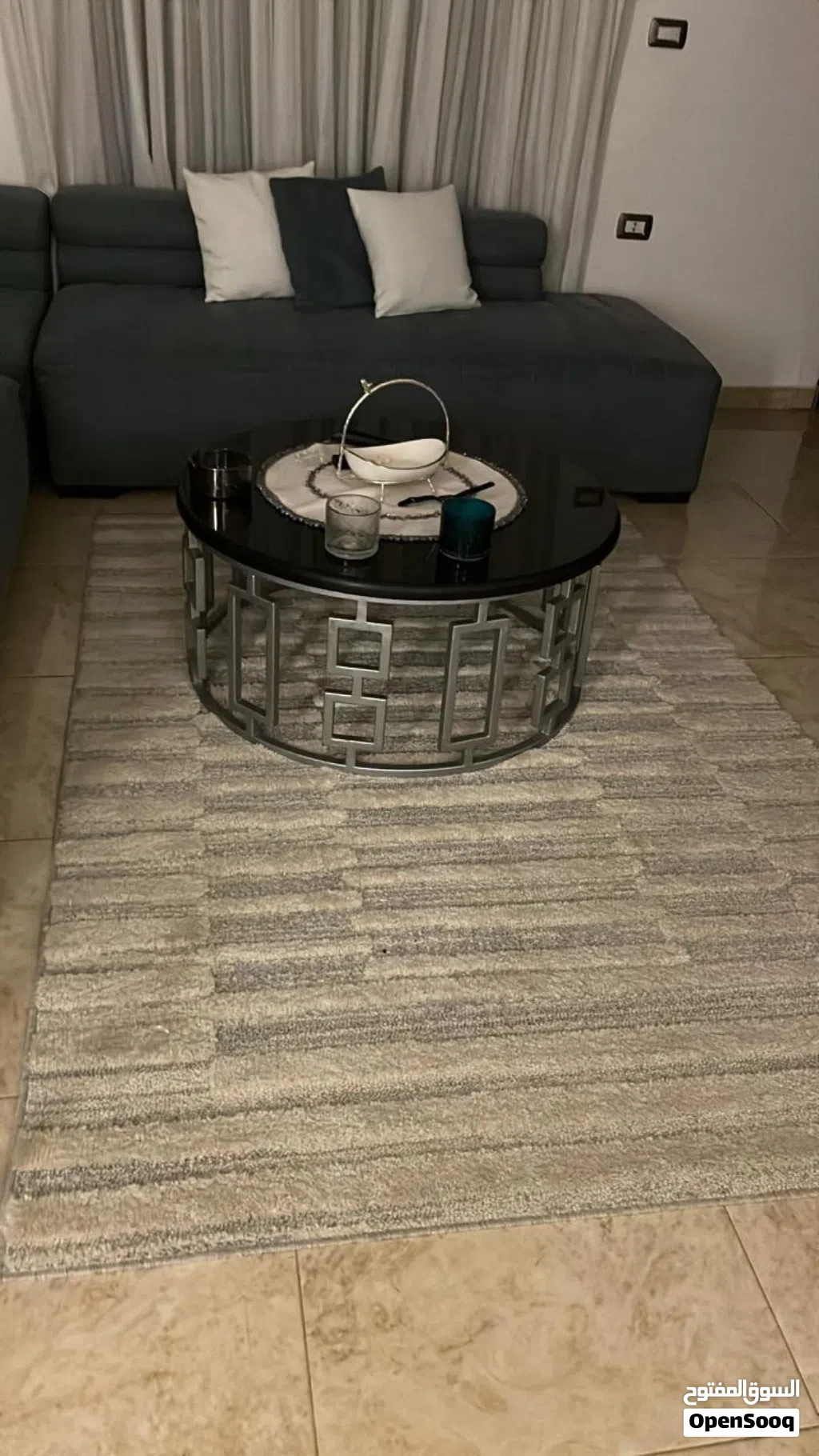 طاولة حديد مع رخام للبيع