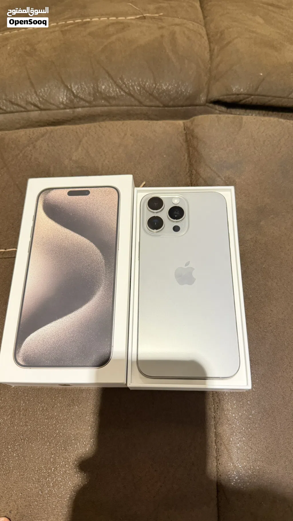 آيفون 15 بروماكس 512 جيبي نظيف جداً بطارية: 87٪ iPhone 15 pro Max 512 GB Battery health: 86%