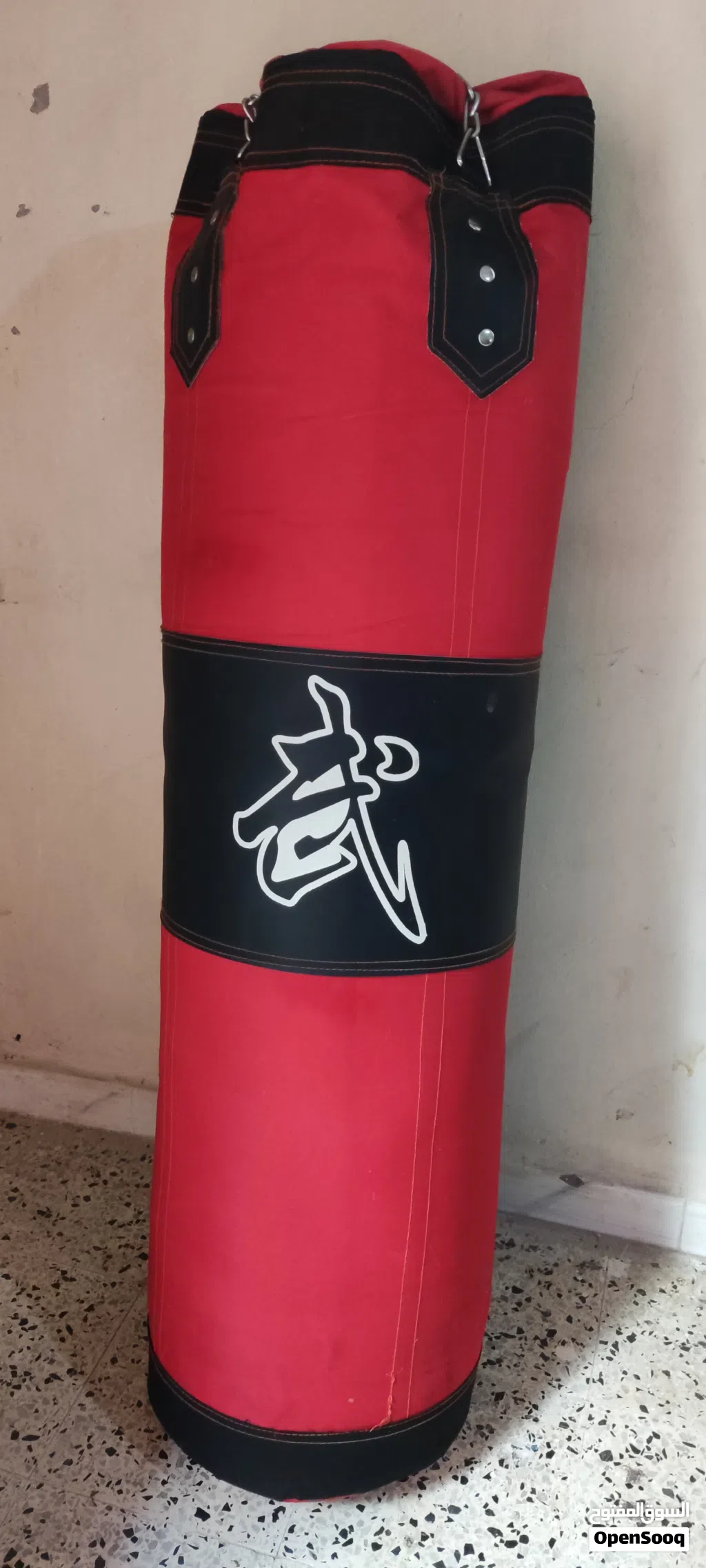 كيس ملاكمة معبي طولها ميترو وعشرين سانتي