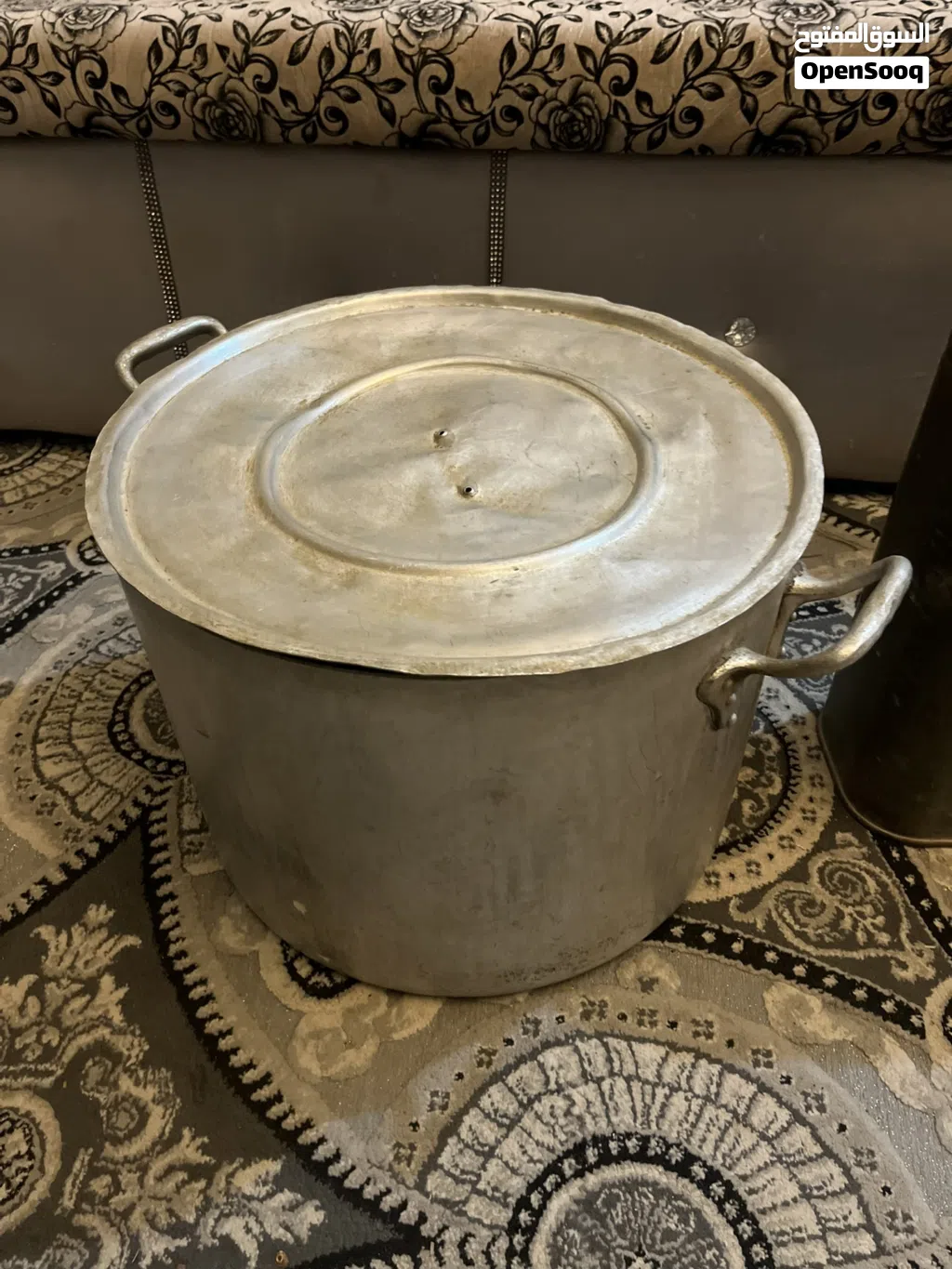 قدر كبير لطبخ كميات كبيره