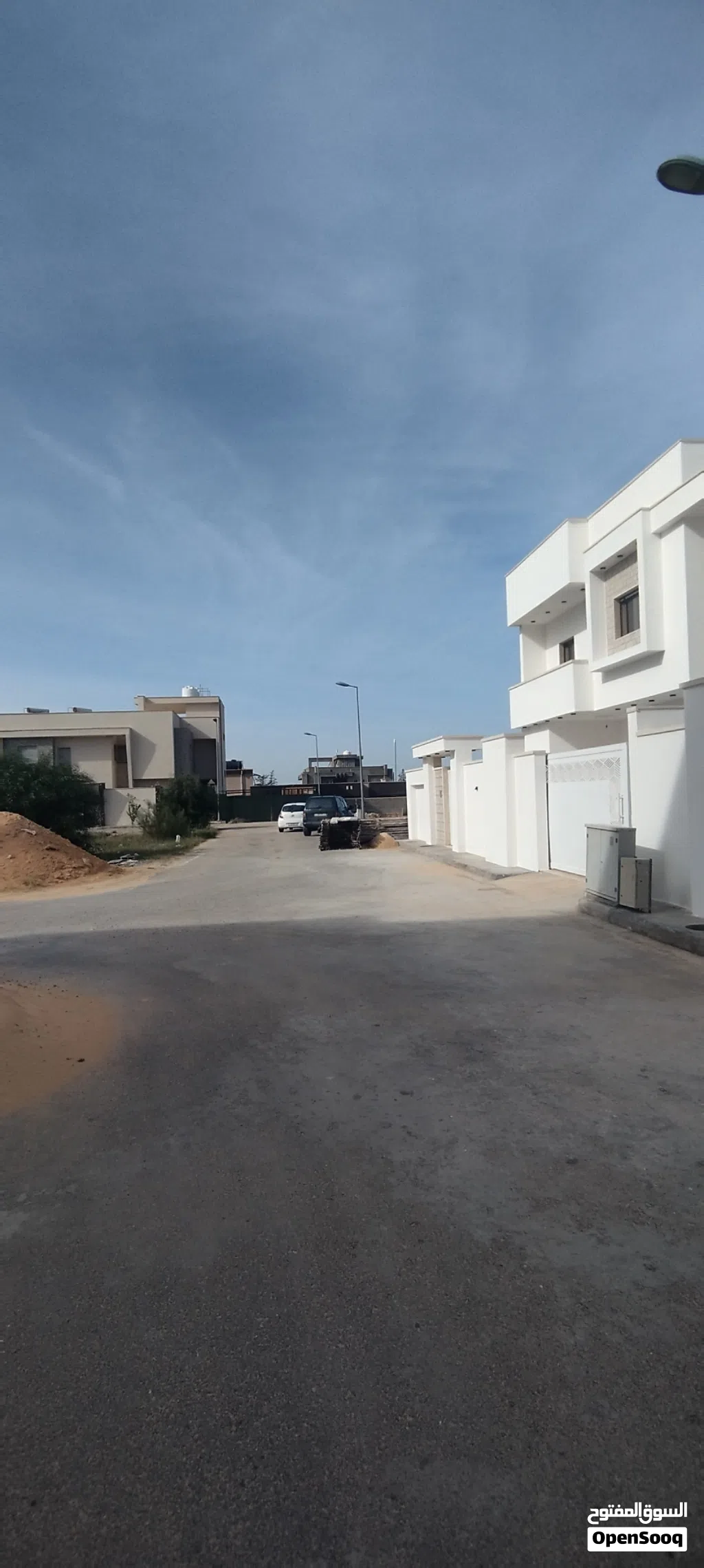 300 متر داخل تقسيم سكني قرب كارفوار الاربع شوارع الكهرباء بئر الاسطي ميلاد
