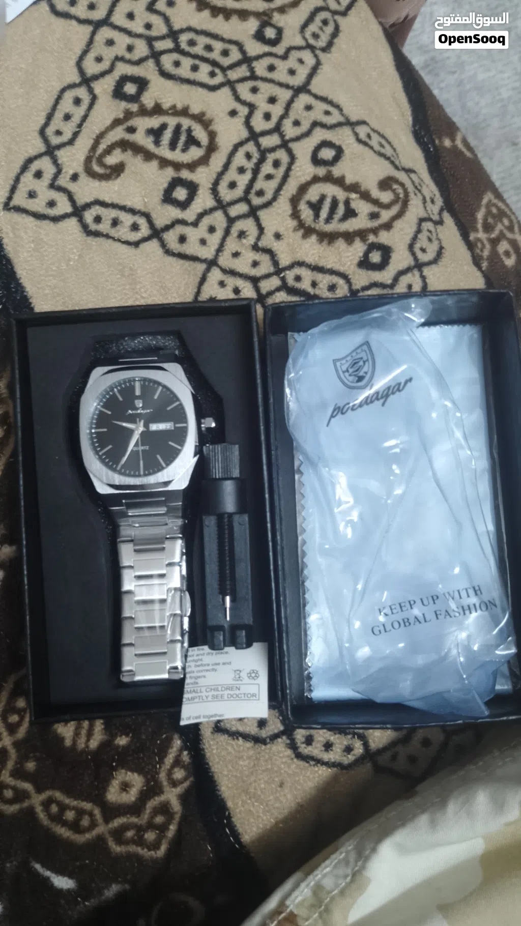 هذه ساعة رجالية من ماركة POEDAGAR