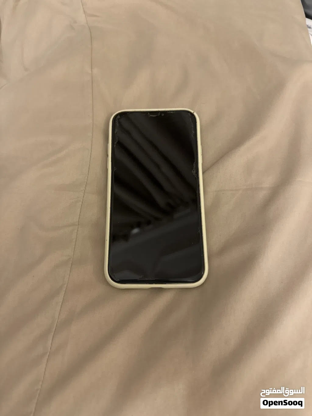 اللون الابيض Iphone 11 الحجم الصغير