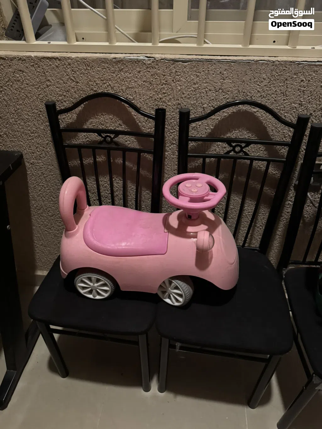 عربايه اطفال لون زهري