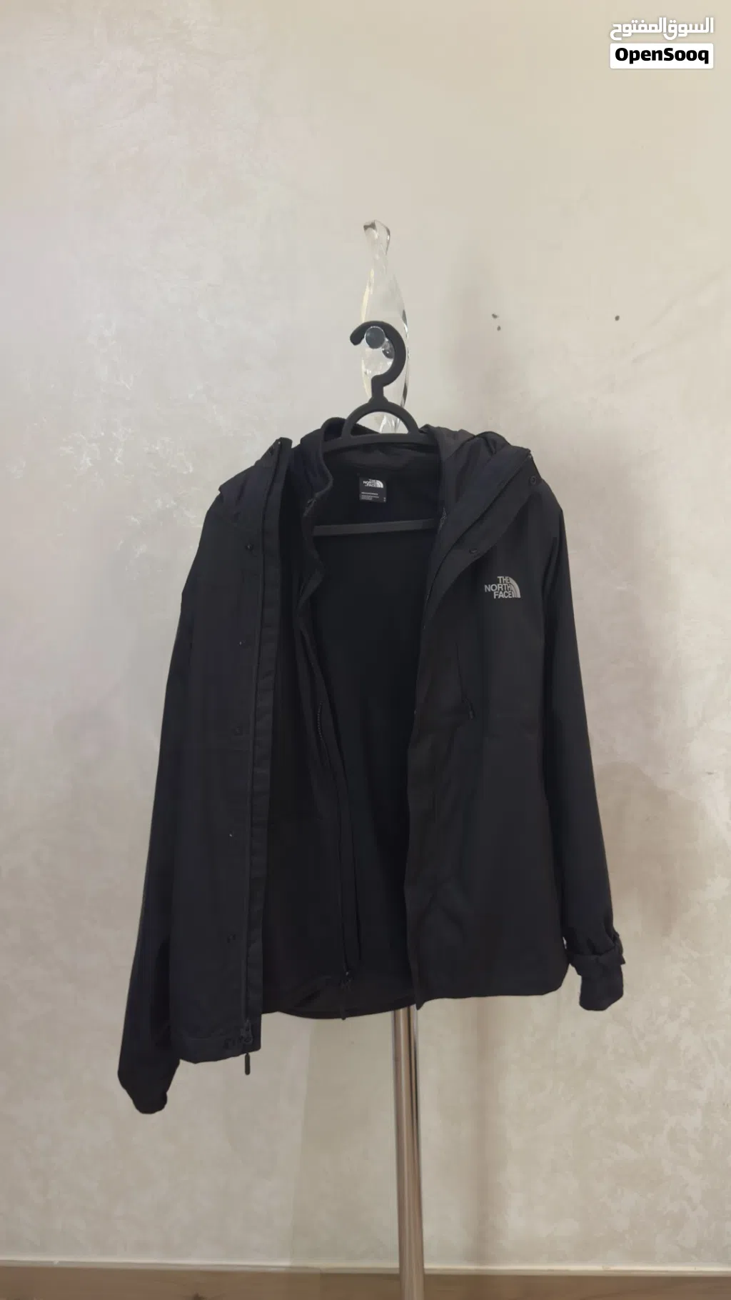 THE NORTH FACE BLACK RAINCOAT