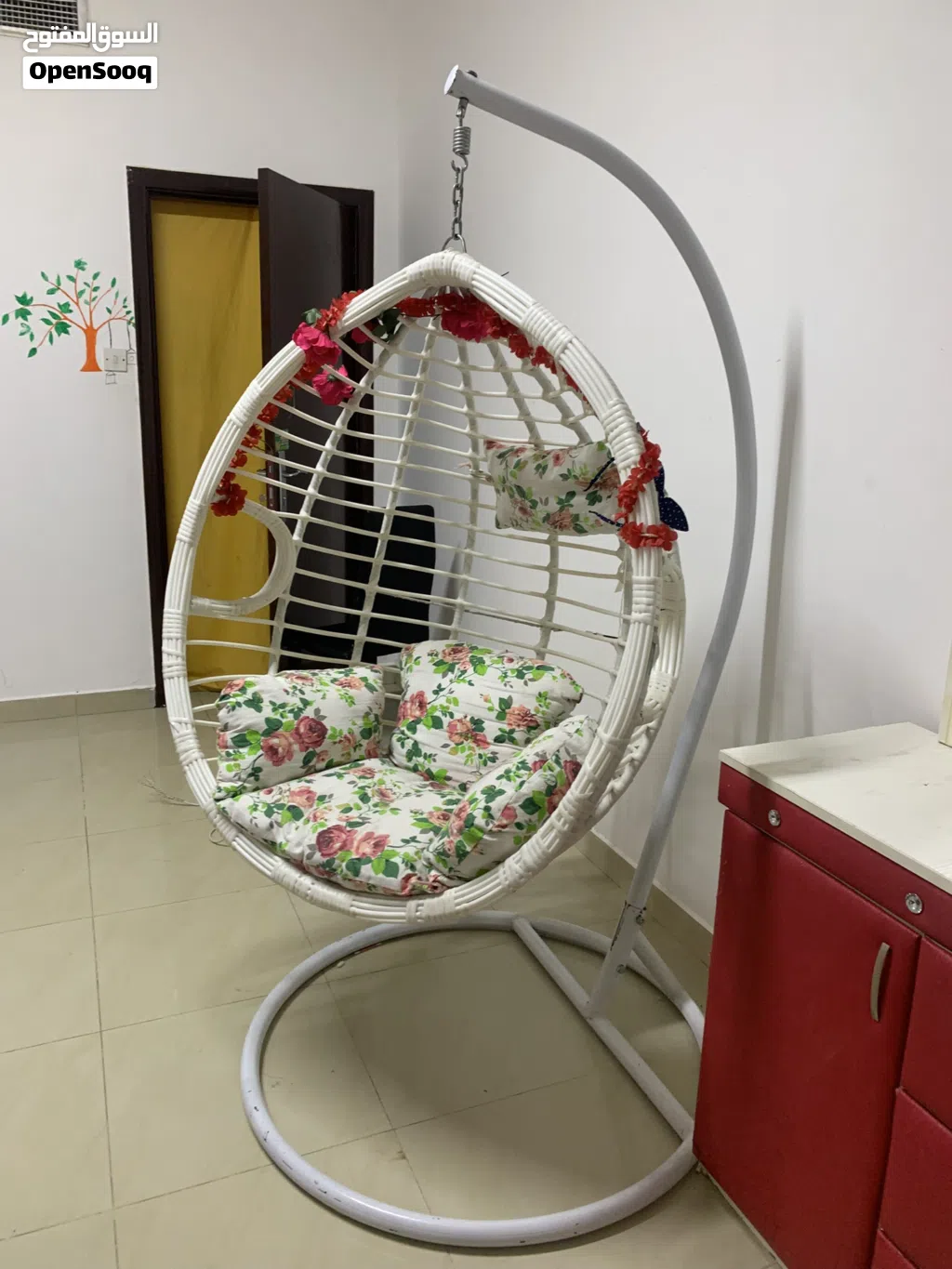 Hanging basket cocoon chair
