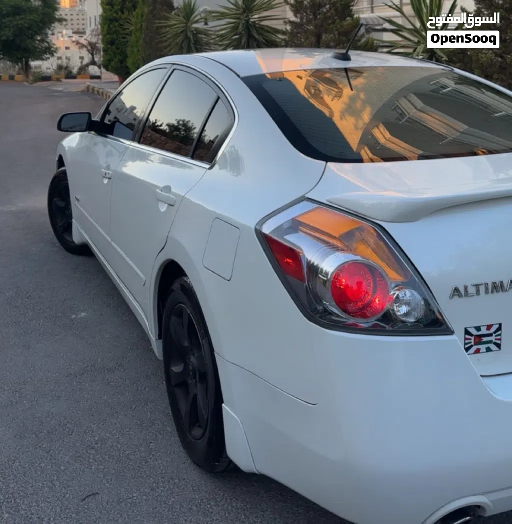 نيسان التيما S