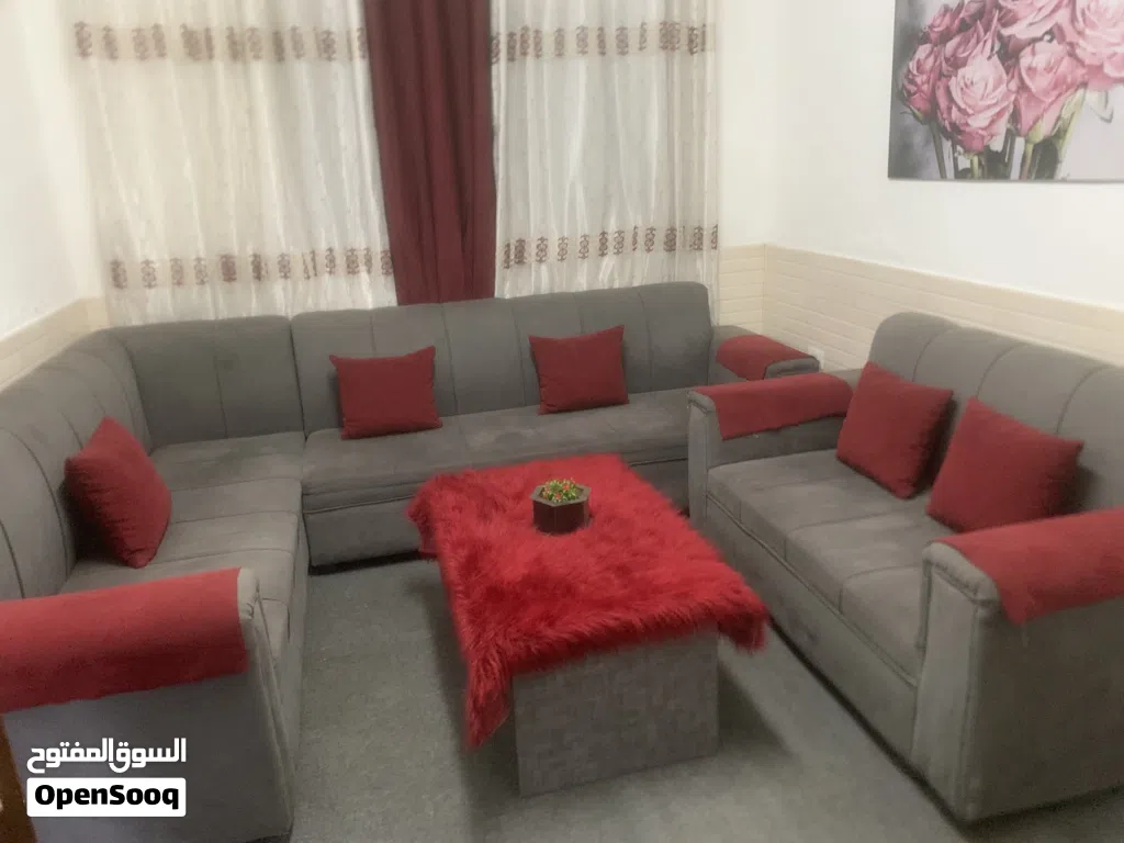 طقمين كنب بحاله منيحه للبيع الثنين 220