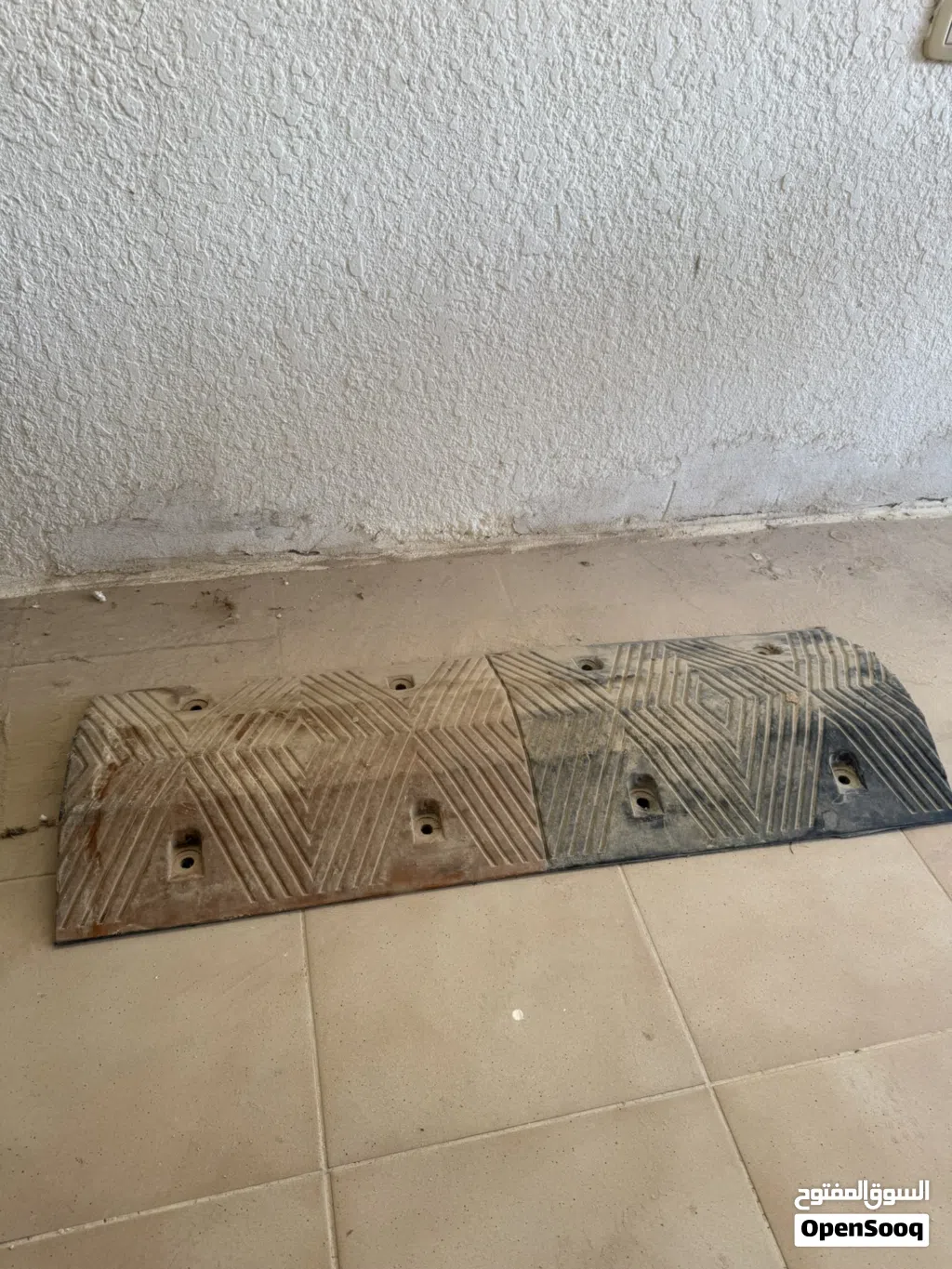 مطبات شوارع مطاطية ثقيلة الاستخدام – مطبات تخفيف سرعة للمواقف والطرق