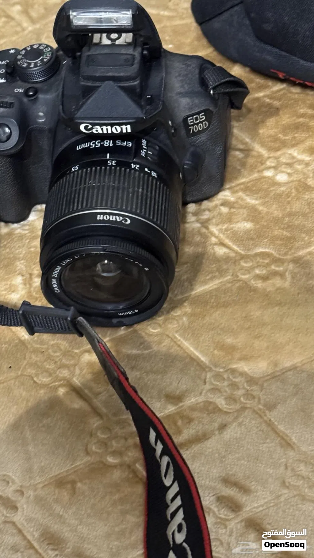 كاميرا كانون D700 للبيع نظيف جداً إستخدام شخصي (سبب البيع ظروف خاصة)