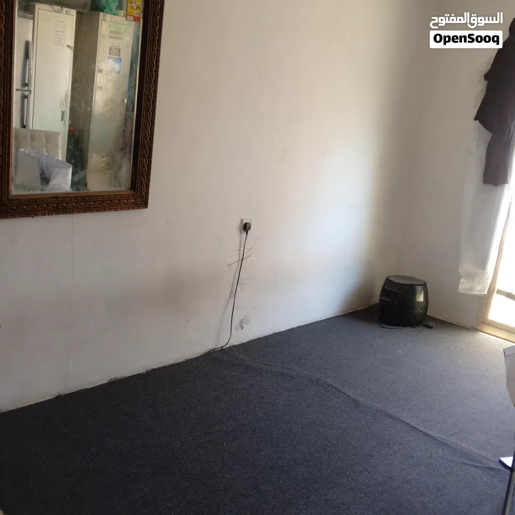 متاح مشاركه سكن المهبوله قطعه 1شقه غرفتين وصالة ومطبخ وحمام الايجار28دينار