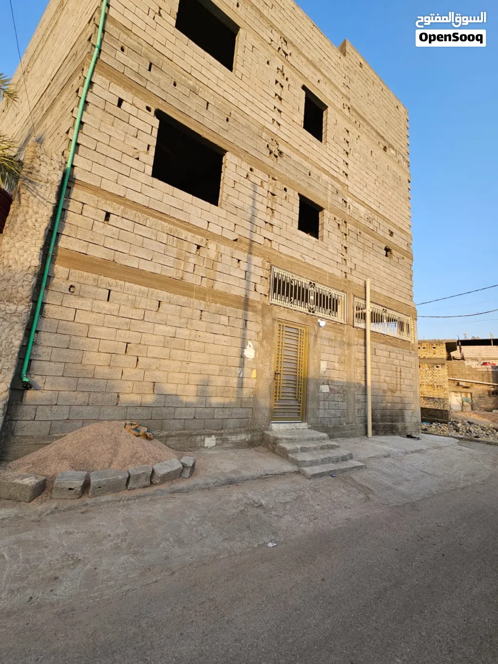بناية 3 طوابق ( بيت و4 شقق) في ابو الخصيب ابو مغيرة طابو ملك صرف للبيع قريب جدا عن الشارع الرئيسي