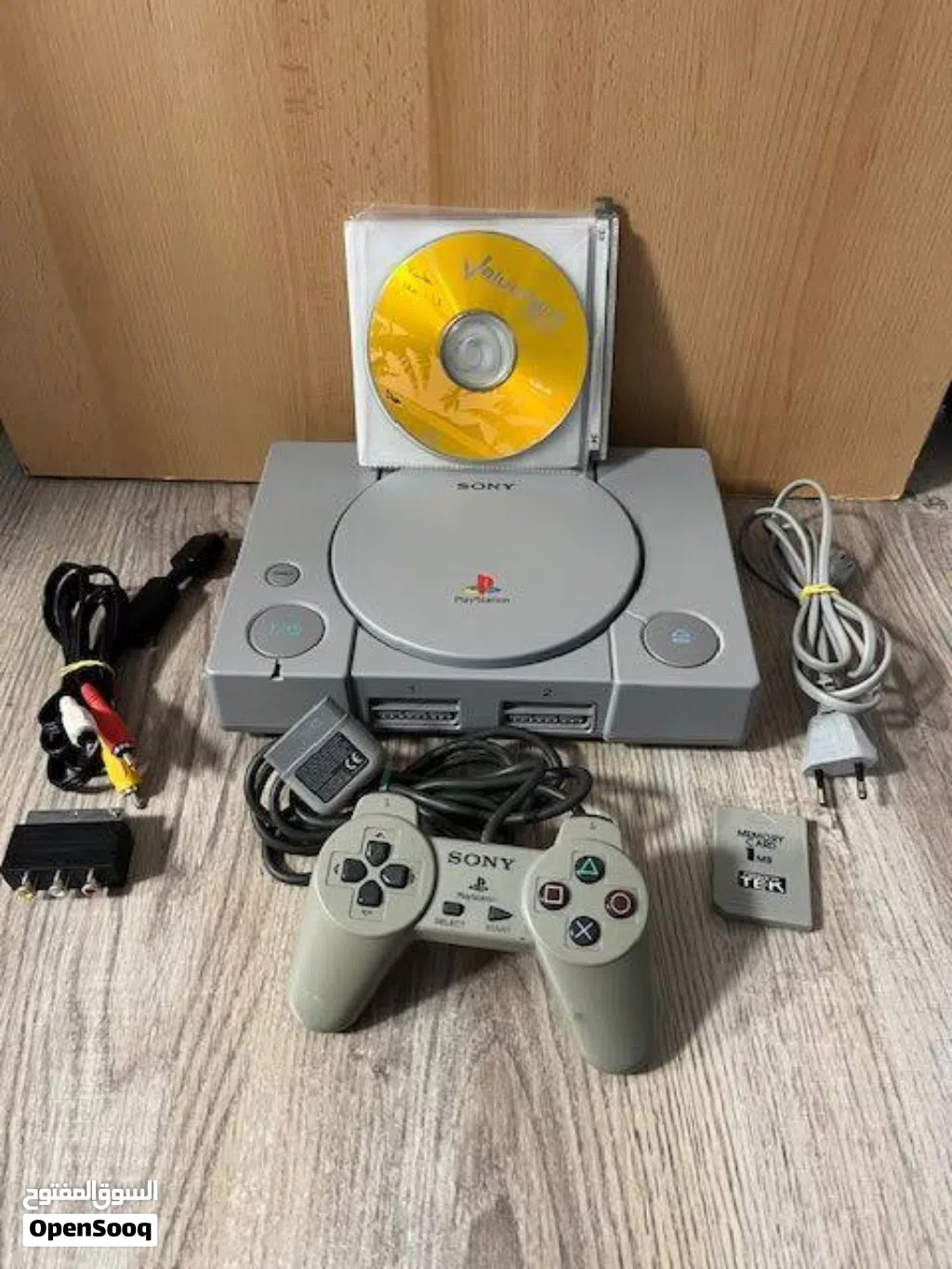 PS1 بحالة الوكاله للبيع معه وصلات و ايد عدد 2