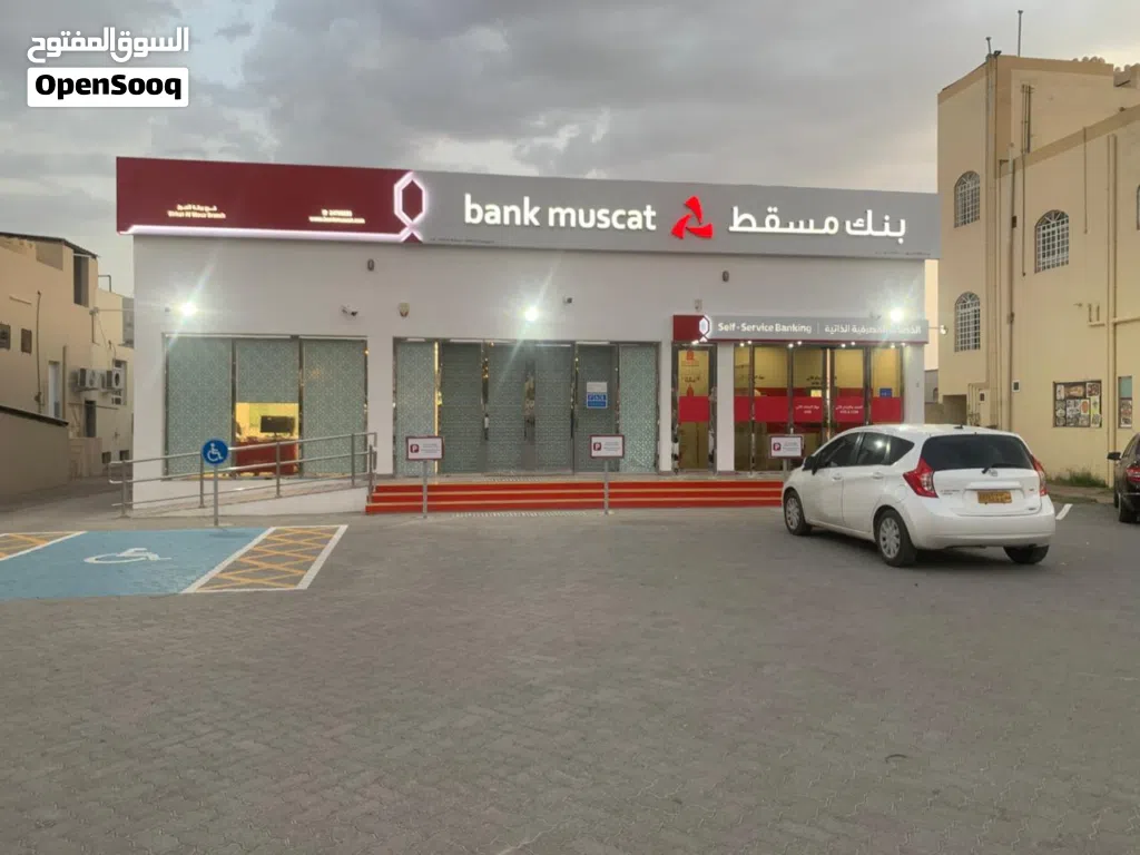 للبيع مبنى سكني تجاري مستأجر من قبل بنك مسقط في ولاية نزوى بدخل شهري 1300 و سنوي 15600 وقابل للزيادة